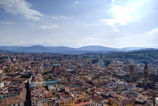 Uitzicht Florence vanaf Giotto's klokkentoren: Tempio Maggiore, Basilica di Santa Croce, Bargello en Badia Fiorentina.