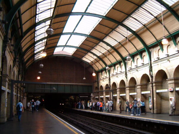 Notting Hill Gate metrostation, Londen.