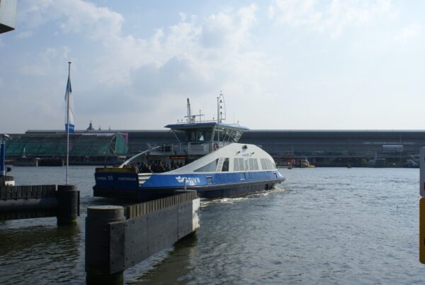 Veer Buiksloterweg vaart over het IJ.