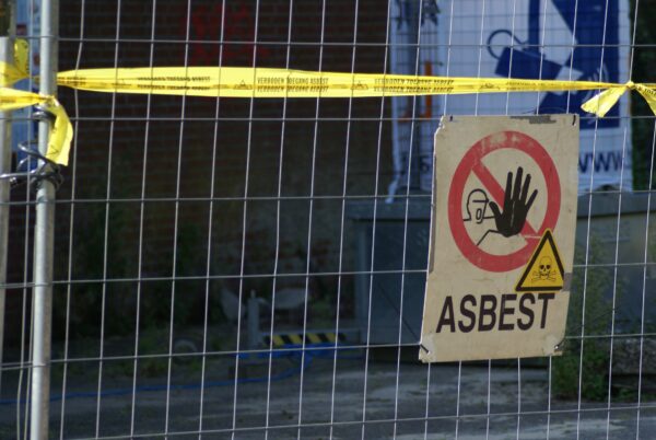 Verboden toegang - Gevaar: Asbest