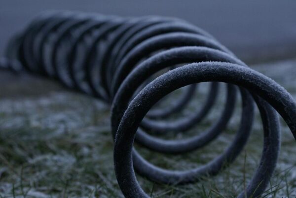 Verlaten vrachtwagens in de kou.