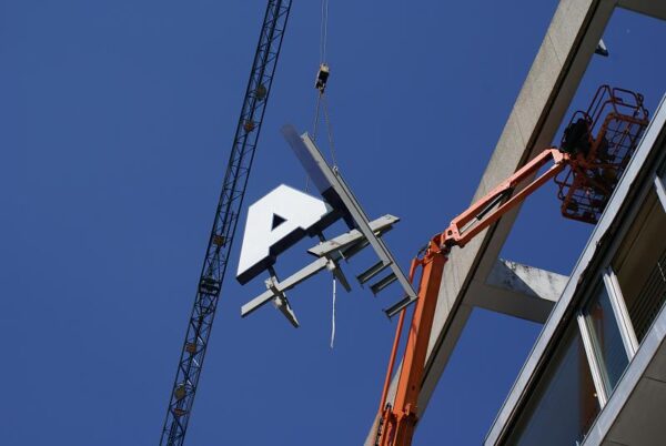 V&D gevelbelettering in Amstelveen wordt verwijderd.