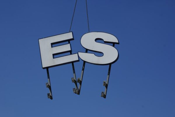 V&D gevelbelettering in Amstelveen wordt verwijderd.