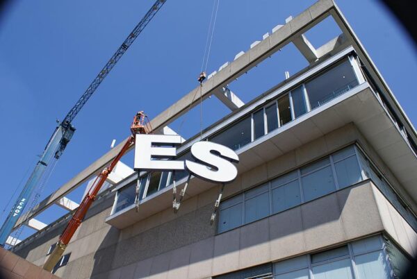 V&D gevelbelettering in Amstelveen wordt verwijderd.