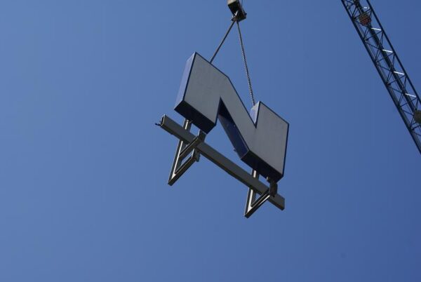 V&D gevelbelettering Amstelveen wordt verwijderd.