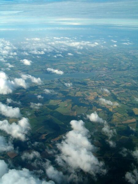 Vliegtuig boven Engeland.