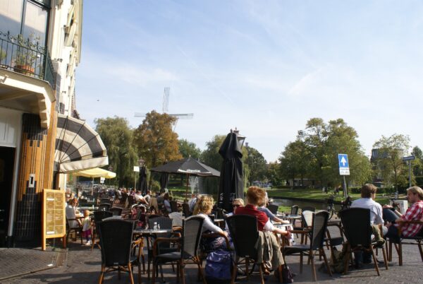Terras aan de Morssingel, Leiden.