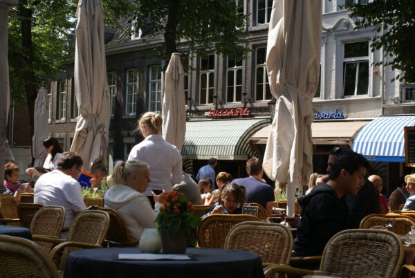 Terrasjes Onze-Lieve-Vrouweplein, Maastricht.