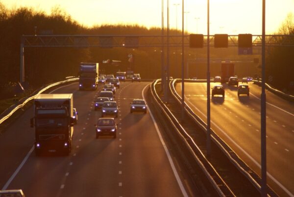 Zonsondergang A9 Amstelveen, rode gloed door vulkaanuitbarsting.