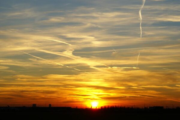 Zonsondergang Schiphol, vastgelegd met Alpha 100.
