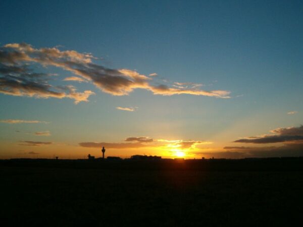 Zonsondergang Schiphol Noord, november 2005.