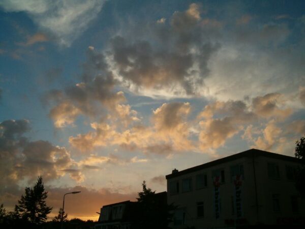 Zonsondergang over de Oude Karselaan, Amstelveen.