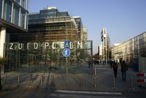 Zuidplein Zuidas Amsterdam, verkeersbord.