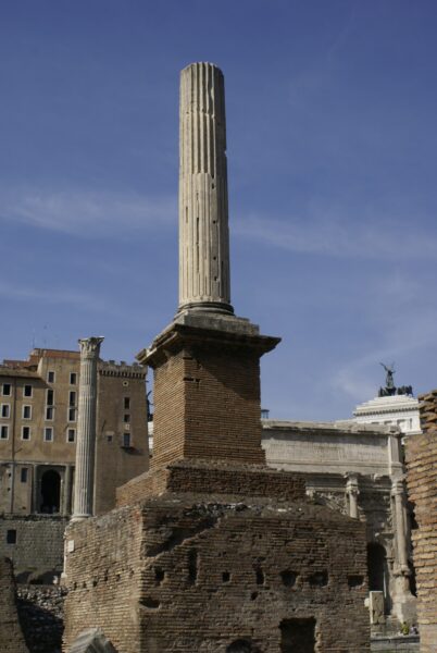 Zuil op het Forum Romanum in Rome.